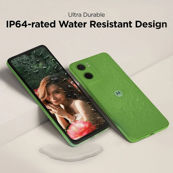 Moto G06 Power 4G IP64-rated water-resistant design graphic showing the PANTONE Tendril phone beside a water-splashed display for added everyday protection.